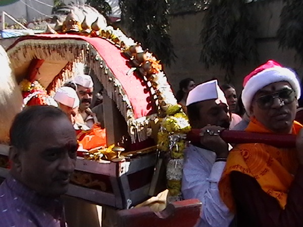 Paduka Palakhi procession just started, Dec 25, 2007