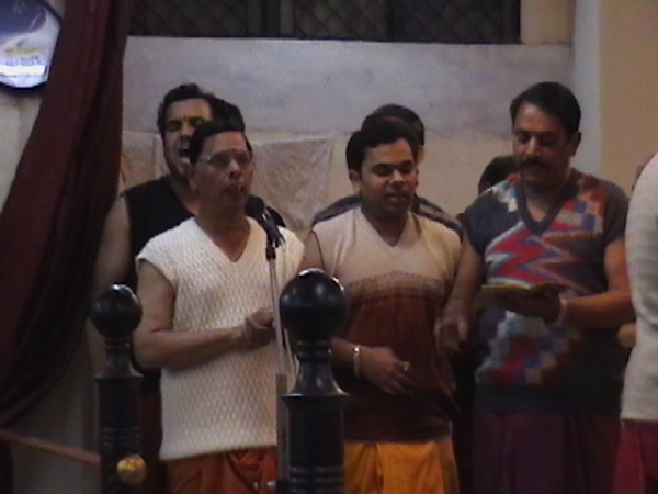Ti. Babasaheb leading the Invocation, with Tarak in middle & Satish Tawase on right. Dec 23, 2007