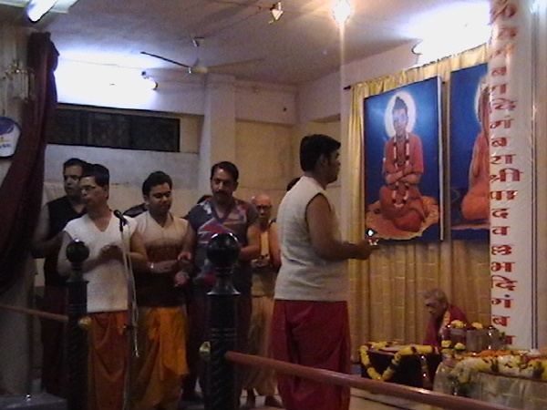 Ish Taranekar - Performing Aarti